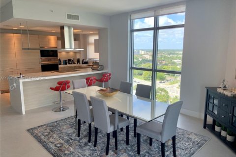 Condo in North Miami Beach, Florida, 2 bedrooms № 2255838 - photo 6