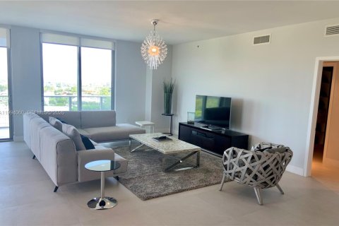 Condo in North Miami Beach, Florida, 2 bedrooms № 2255838 - photo 4