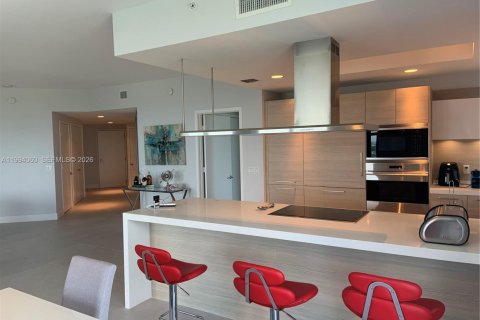 Condo in North Miami Beach, Florida, 2 bedrooms № 2255838 - photo 7