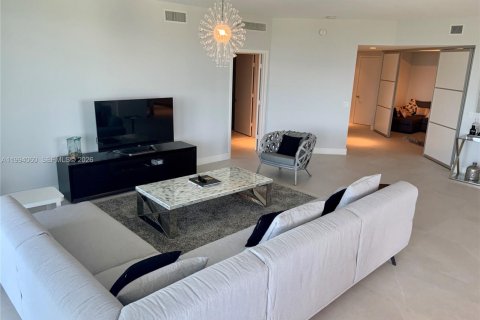 Condo in North Miami Beach, Florida, 2 bedrooms № 2255838 - photo 5