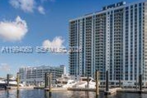 Condo in North Miami Beach, Florida, 2 bedrooms № 2255838 - photo 27