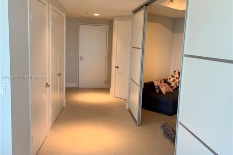 Condo in North Miami Beach, Florida, 2 bedrooms № 2255838 - photo 20