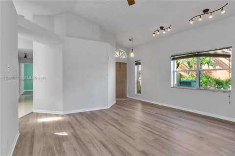 Villa ou maison à vendre à Pembroke Pines, Floride: 3 chambres, 141.21 m2 № 2145658 - photo 18