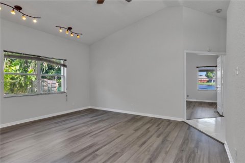 Villa ou maison à vendre à Pembroke Pines, Floride: 3 chambres, 141.21 m2 № 2145658 - photo 8