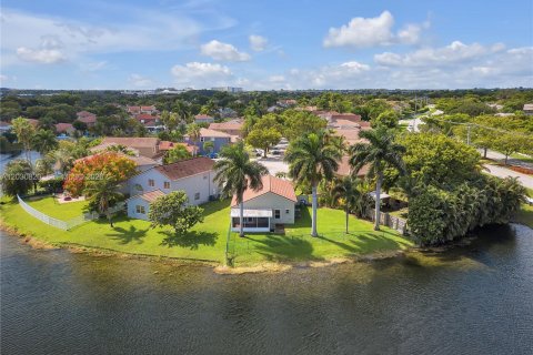 Villa ou maison à vendre à Pembroke Pines, Floride: 3 chambres, 141.21 m2 № 2145658 - photo 11
