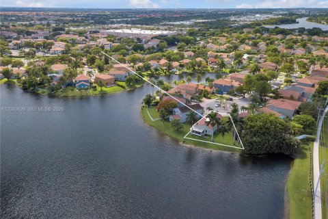 Villa ou maison à vendre à Pembroke Pines, Floride: 3 chambres, 141.21 m2 № 2145658 - photo 15