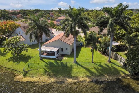 Villa ou maison à Pembroke Pines, Floride 3 chambres, 141.21 m2 № 2145658
