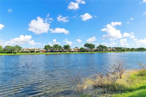 Villa ou maison à vendre à Pembroke Pines, Floride: 3 chambres, 141.21 m2 № 2145658 - photo 24