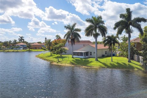 Villa ou maison à vendre à Pembroke Pines, Floride: 3 chambres, 141.21 m2 № 2145658 - photo 13