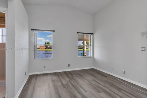 Villa ou maison à vendre à Pembroke Pines, Floride: 3 chambres, 141.21 m2 № 2145658 - photo 9