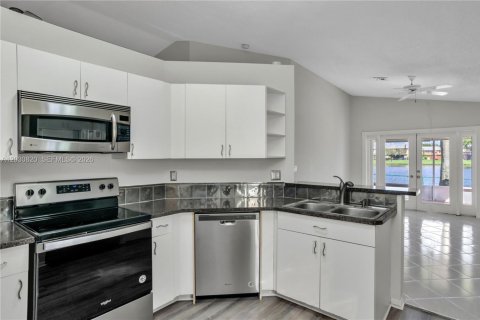 Villa ou maison à vendre à Pembroke Pines, Floride: 3 chambres, 141.21 m2 № 2145658 - photo 5