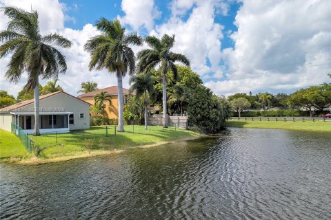 Villa ou maison à vendre à Pembroke Pines, Floride: 3 chambres, 141.21 m2 № 2145658 - photo 26