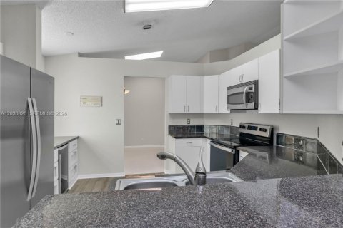 Villa ou maison à vendre à Pembroke Pines, Floride: 3 chambres, 141.21 m2 № 2145658 - photo 17