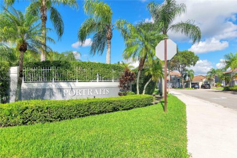 Villa ou maison à vendre à Pembroke Pines, Floride: 3 chambres, 141.21 m2 № 2145658 - photo 27