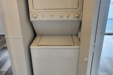 Apartment in Miami, Florida 1 bedroom, 57.6 sq.m. № 2042636 - photo 8