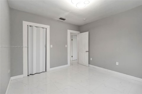 Villa ou maison à vendre à North Miami, Floride: 2 chambres, 91.42 m2 № 1881767 - photo 18