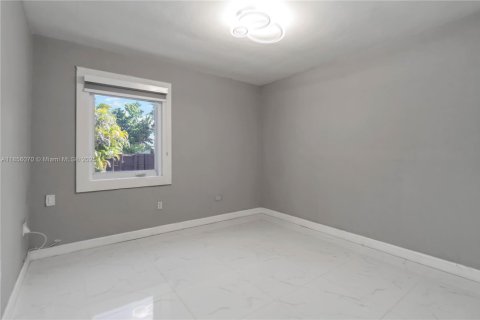 Villa ou maison à vendre à North Miami, Floride: 2 chambres, 91.42 m2 № 1881767 - photo 16