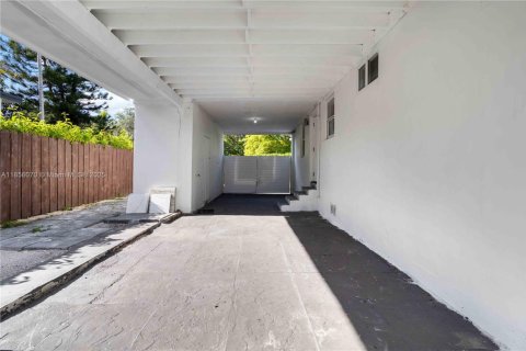 Villa ou maison à vendre à North Miami, Floride: 2 chambres, 91.42 m2 № 1881767 - photo 22