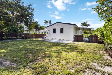 Villa ou maison à vendre à North Miami, Floride: 2 chambres, 91.42 m2 № 1881767 - photo 27