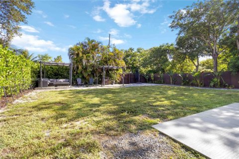 Villa ou maison à vendre à North Miami, Floride: 2 chambres, 91.42 m2 № 1881767 - photo 30