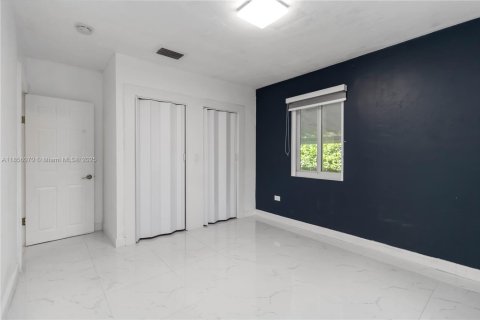 Villa ou maison à vendre à North Miami, Floride: 2 chambres, 91.42 m2 № 1881767 - photo 14