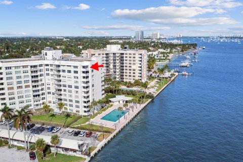Condo in West Palm Beach, Florida, 2 bedrooms № 2087657 - photo 22
