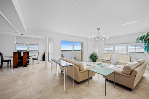 Condo in West Palm Beach, Florida, 2 bedrooms № 2087657 - photo 2