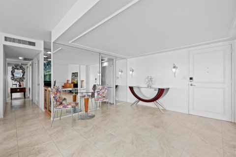 Condo in West Palm Beach, Florida, 2 bedrooms № 2087657 - photo 5