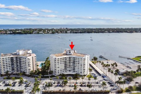 Condo in West Palm Beach, Florida, 2 bedrooms № 2087657 - photo 24