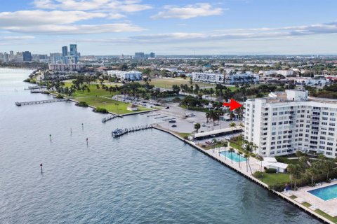 Condo in West Palm Beach, Florida, 2 bedrooms № 2087657 - photo 26