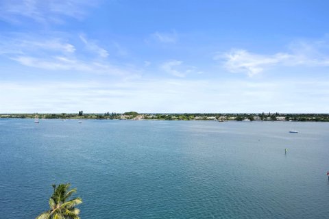 Condo in West Palm Beach, Florida, 2 bedrooms № 2087657 - photo 17