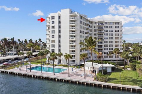 Condo in West Palm Beach, Florida, 2 bedrooms № 2087657 - photo 23