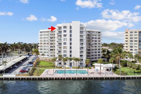 Condo in West Palm Beach, Florida, 2 bedrooms № 2087657 - photo 20