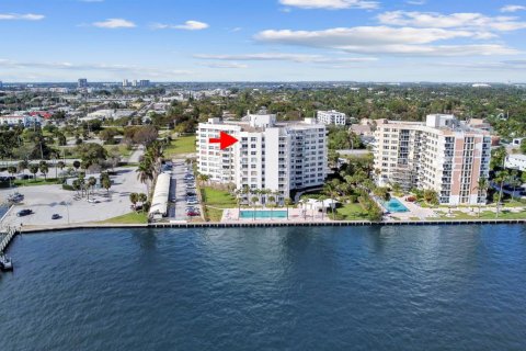Condo in West Palm Beach, Florida, 2 bedrooms № 2087657 - photo 21