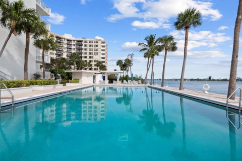 Condo in West Palm Beach, Florida, 2 bedrooms № 2087657 - photo 19