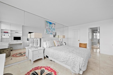 Condo in West Palm Beach, Florida, 2 bedrooms № 2087657 - photo 12
