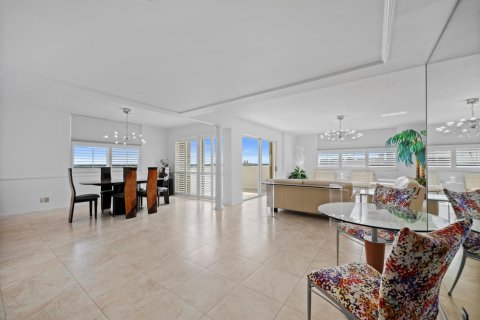 Condo in West Palm Beach, Florida, 2 bedrooms № 2087657 - photo 6
