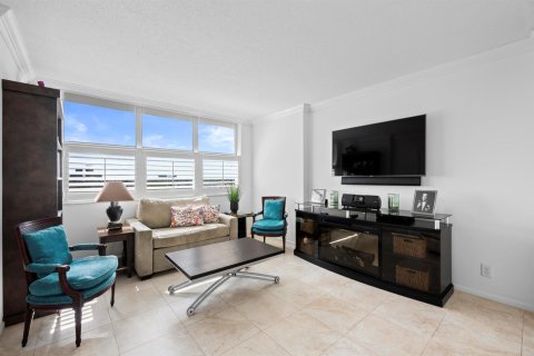 Condo in West Palm Beach, Florida, 2 bedrooms № 2087657 - photo 10