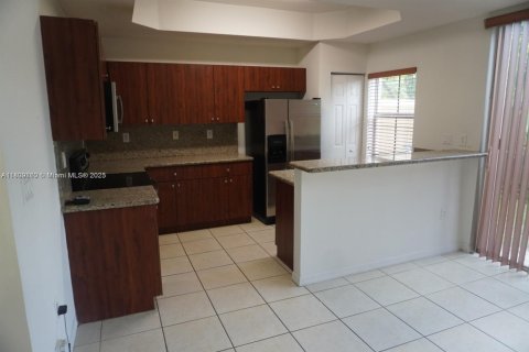 Casa en venta en Pembroke Pines, Florida, 3 dormitorios, 128.11 m2 № 1865557 - foto 6