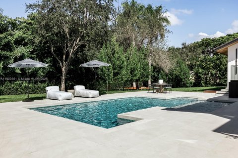 House in Coral Gables, Florida 4 bedrooms, 623.93 sq.m. № 1965141 - photo 21