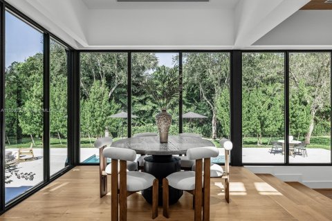 House in Coral Gables, Florida 4 bedrooms, 623.93 sq.m. № 1965141 - photo 9