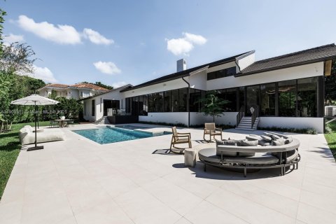House in Coral Gables, Florida 4 bedrooms, 623.93 sq.m. № 1965141 - photo 22