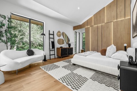 House in Coral Gables, Florida 4 bedrooms, 623.93 sq.m. № 1965141 - photo 13