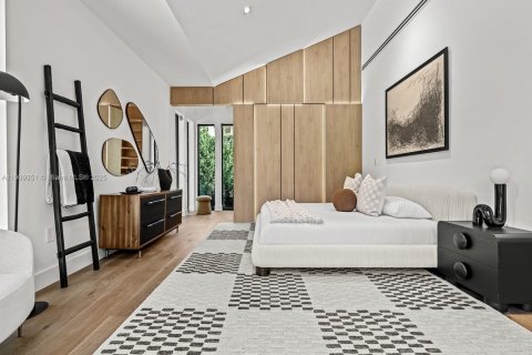 House in Coral Gables, Florida 4 bedrooms, 623.93 sq.m. № 1965141 - photo 14