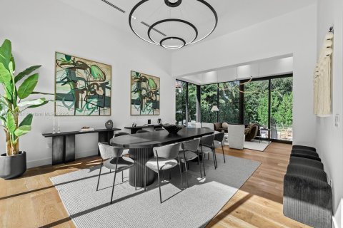 House in Coral Gables, Florida 4 bedrooms, 623.93 sq.m. № 1965141 - photo 12