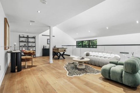 House in Coral Gables, Florida 4 bedrooms, 623.93 sq.m. № 1965141 - photo 20
