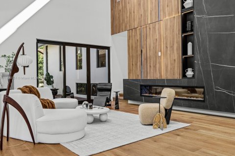 House in Coral Gables, Florida 4 bedrooms, 623.93 sq.m. № 1965141 - photo 5