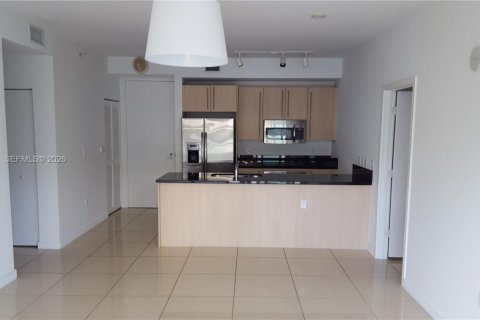 Снять в аренду кондоминиум в Майами, Флорида 2 спальни, 99.96м2, № 2077965 - фото 2