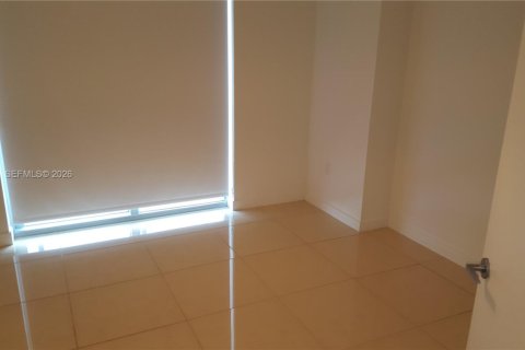 Снять в аренду кондоминиум в Майами, Флорида 2 спальни, 99.96м2, № 2077965 - фото 7