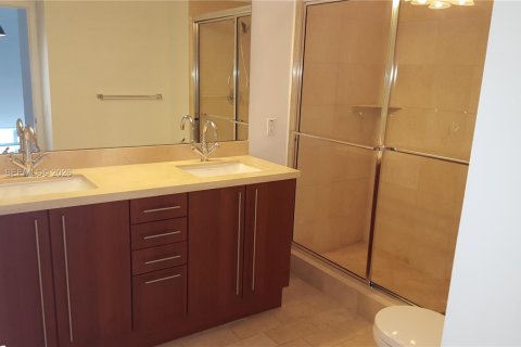 Снять в аренду кондоминиум в Майами, Флорида 2 спальни, 99.96м2, № 2077965 - фото 6